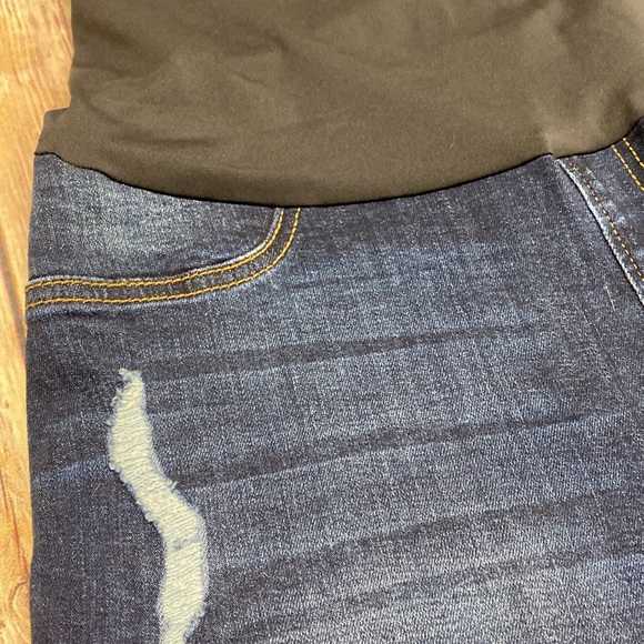 Maternity Shorts - Picture 2 of 4